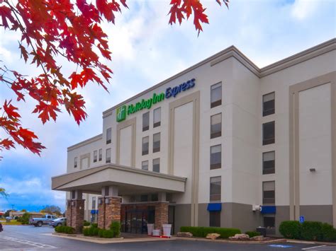 Hotel in Fayetteville, AR | Holiday Inn Express & Suites Fayetteville-Univ Of Ar Area