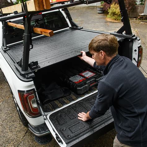 RetraxOne XR Tonneau Cover and Yakima OverHaul HD Truck Rack Package