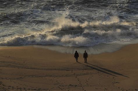 Sneaker waves, rip currents expected to strike along Northern California beaches