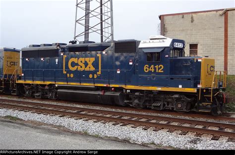 CSX GP40-2 with new boxcar logo