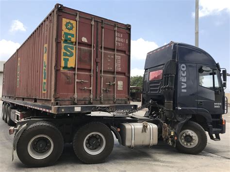 Container Truck with 40 feet trailer à Djibouti