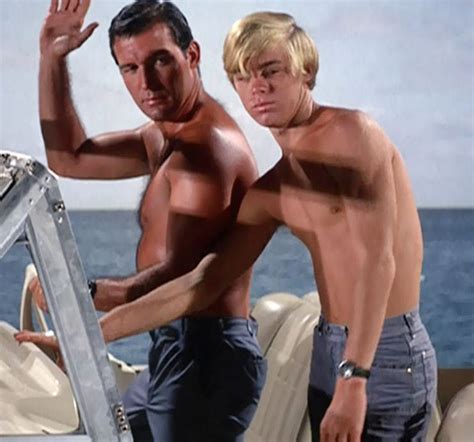 ‘Flipper’ (Season 1): ’60s favorite still loaded with family-friendly adventure | Drunk TV