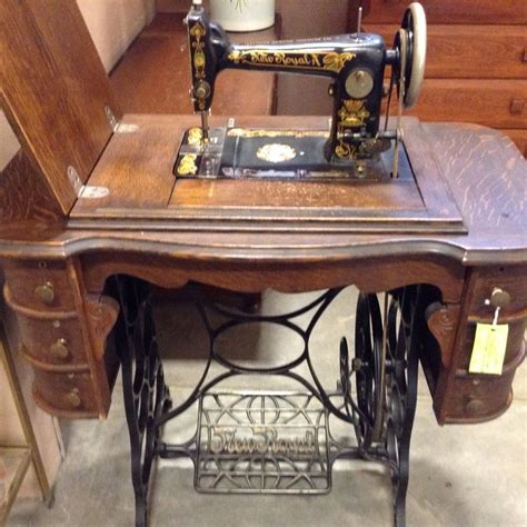 8 best images about Treadle sewing machine cabinets on Pinterest | Oak cabinets, Grandmothers ...