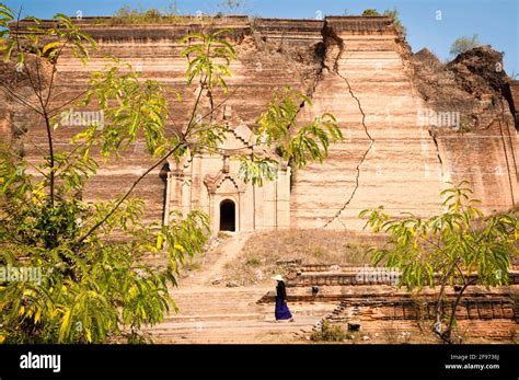 the Mingun Pagoda Stock Photo - Alamy