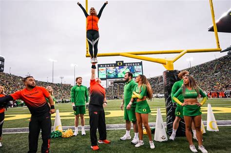 No. 9 Oregon Ducks at No. 21 Oregon State Beavers 2022 football preview ...