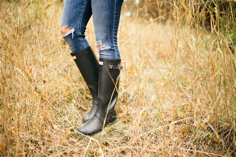 5 Ways To Wear Hunter Boots - Julia Berolzheimer