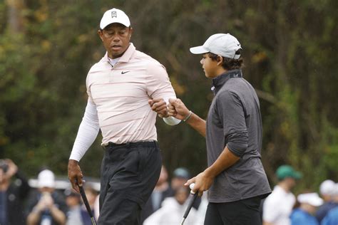 The Tiger Woods ‘big dog’ meme has officially gone viral — here are favorites - Yahoo Sports