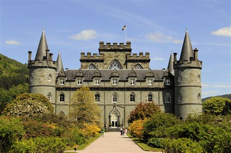 File:Inveraray Castle, Argyll and Bute, Scotland-31May2010.jpg - Wikimedia Commons