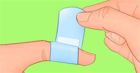 How to Secure a Band-Aid on a Finger / 5-Minute Crafts