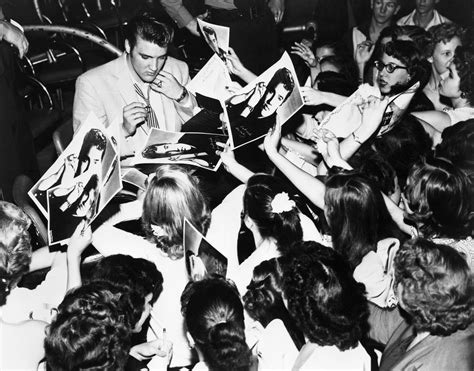 Elvis Singing Autographs - Elvis Presley Photo (44124386) - Fanpop