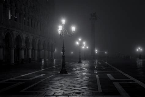 Calle de Venecia con los faroles encendidos (71485)