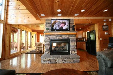 Mountain Bliss - Pigeon Forge Cabins - Gatlinburg Cabins | Cabin living room, Cabin fireplace ...