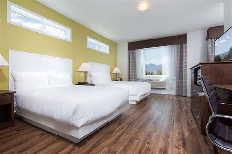 Econo Lodge Inn & Suites - Okanagan.com