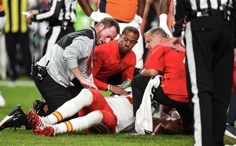 Source: Chiefs QB Patrick Mahomes expected to miss 4-6 weeks with knee ...