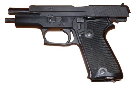 File:Pistolet-SIG-p1000491.jpg - Wikipedia