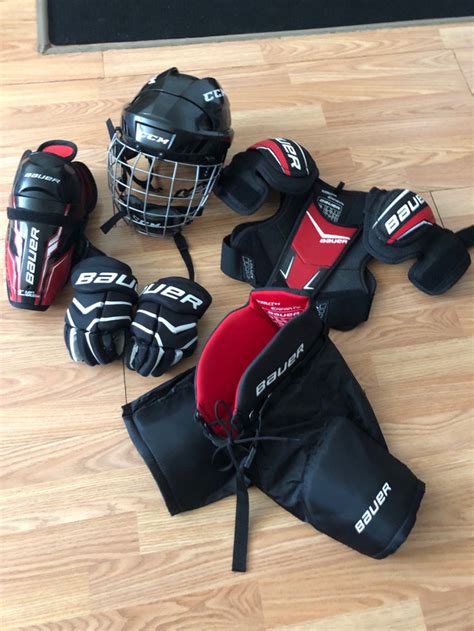 Youths hockey equipment | Hockey | Red Deer | Kijiji