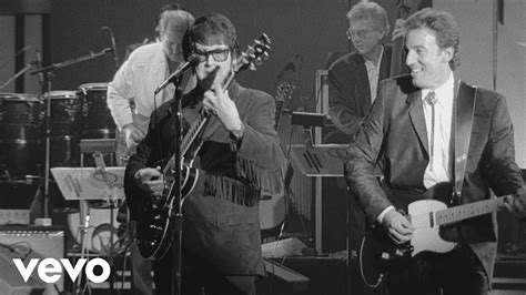 Roy Orbison - Uptown (Black & White Night 30) - YouTube