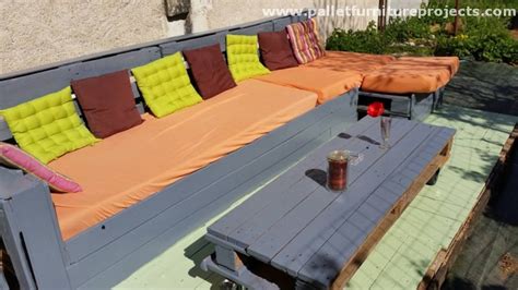 DIY Patio Pallet Deck with Furniture | Pallet Furniture Projects