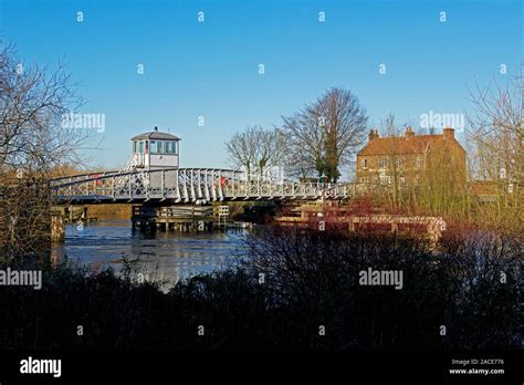 Cawood swing bridge hi-res stock photography and images - Alamy