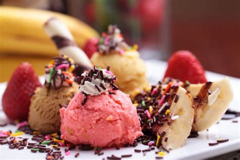 13 Banana Split Toppings - Insanely Good