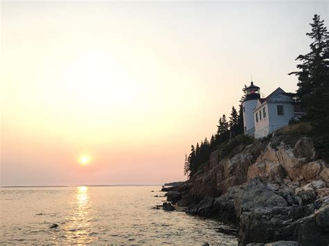 This lighthouse on the Maine coastline : r/pics