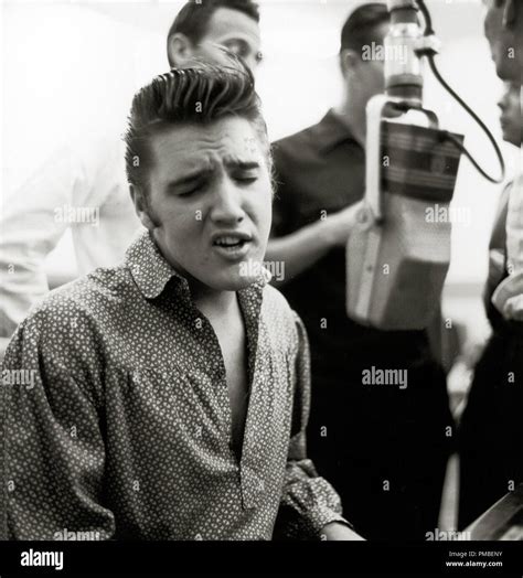 Elvis presley singing 1955 hi-res stock photography and images - Alamy