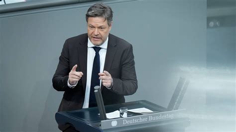 Bundestag debates traffic light growth law - News Directory 3