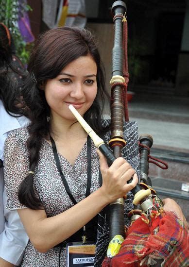 Girl with Band in Liaqat Medical University Jamshoro Sindh – Paki Mag