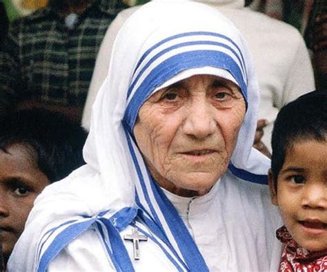 Mother Teresa Biography - Childhood, Life Achievements & Timeline