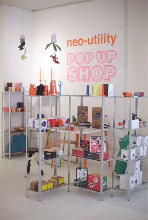 neo-utility pop up shop - INTRO NY … | 가게 디자인, 인테리어, 부스 디자인