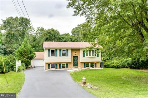 427 Falling Waters Dr, Falling Waters, WV 25419 | MLS# 1000571739 | Redfin