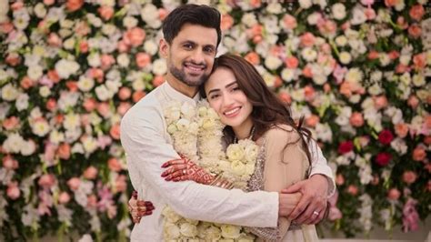 Sana Javed, Shoaib Malik share unseen wedding pic; fans react | The ...