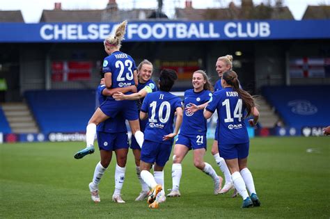 Chelsea Women play for the WSL title tomorrow 2:30 UK time. Get behind the team and Emma Hayes ...