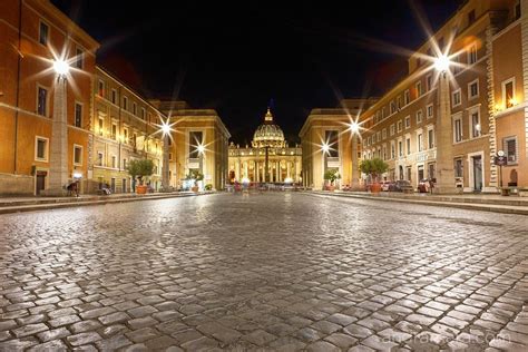 A view of the entrance to Vatican city - andramara.com