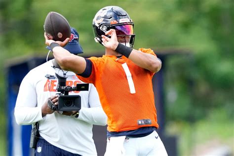 Bears camp: Justin Fields in the red zone, Dominique Robinson powering up - The Athletic