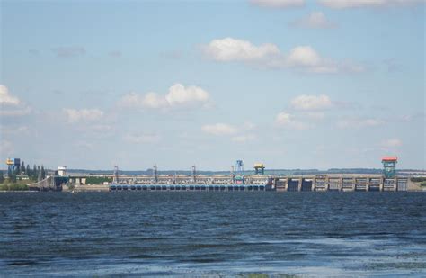 Middle Dnieper Hydroelectric Station (Kamianske, 1963) | Structurae