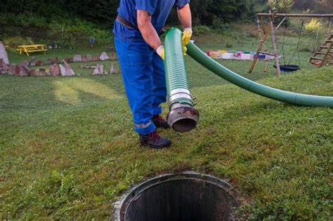 How do septic tank cleaning services work? (Septic tank service near me) | Izood