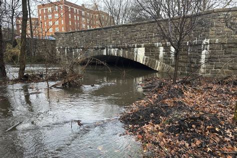 Deadly storm batters Northeastern US, knocking out power, grounding ...