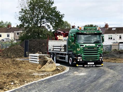 Crane lorry hire - F.G.Bond & Son