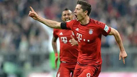 Robert Lewandowski Scored 5 Goals In 9 Minutes (WATCH HERE)