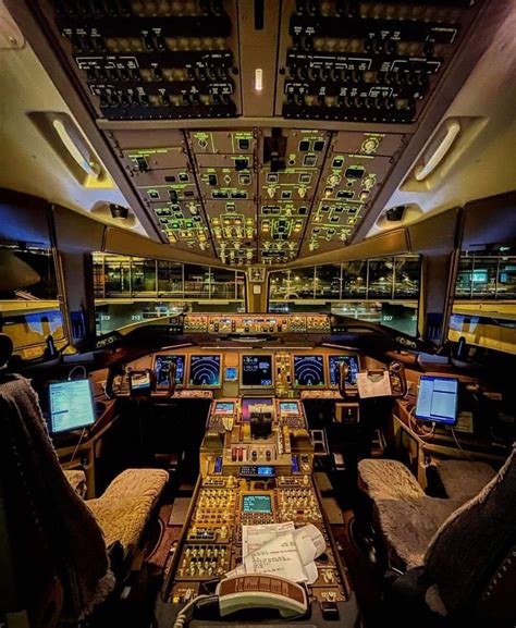 Boeing 777 300Er Cockpit