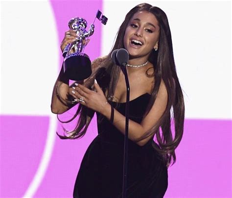 Ariana Grande at the VMA’s (August 2018) Ariana Grande Album, Vma, Red ...