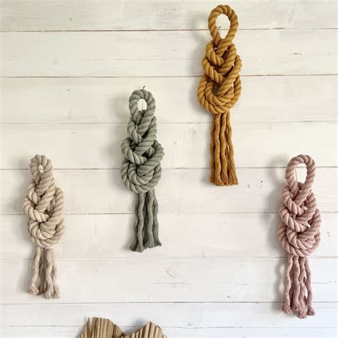 Decorative macrame knots by Isabella Strambio