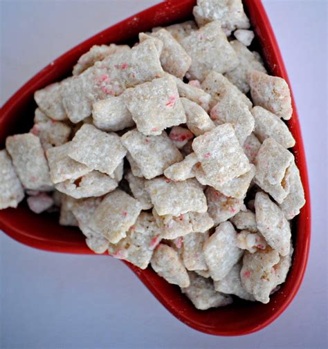 The Farm Girl Recipes: White Chocolate Peppermint Chex Mix