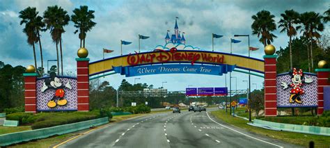 Disney World Welcome Sign – CyberBrats