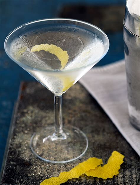 Should a Martini be Shaken or Stirred? Was 007 wrong? - Belly Rumbles