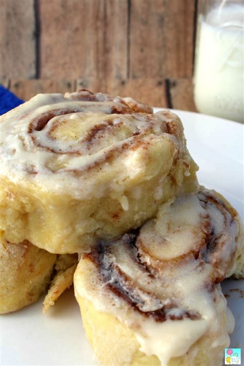 Copycat Cinnabon Cinnamon Rolls Recipe - Chic n Savvy