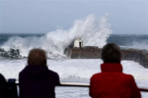 Hurricane Ophelia destruction and disruption in pictures - Cornwall Live