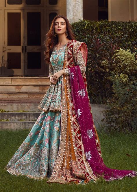 Mehndi Outfits for Brides 2020 by Pakistani Designers | Pakistani bridal couture, Pakistani ...