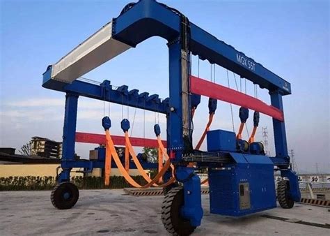 40 Tons Shipping Container Crane , Full Hydraulic Drive Mobile ...